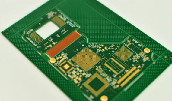 Ultimi blog aziendali su Il segreto per telefoni sempre più sottili! Tecnologia dei resistori e condensatori interrati nella produzione di PCB: una tecnologia nera fondamentale nell'elettronica di fascia alta
